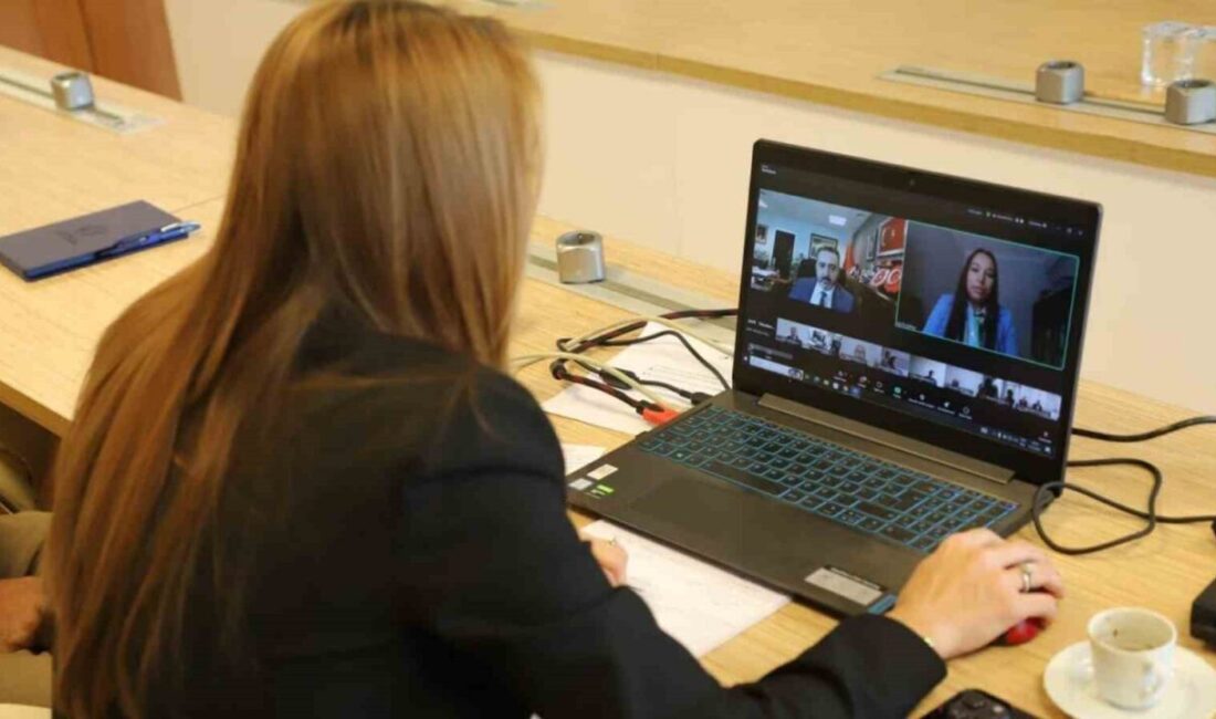 Karabük Üniversitesi, Şehit Yakınları ve Gaziler İçin Sanatla Terapi Programına Destek Verdi Aile ve Sosyal Hizmetler Bakanlığı'nın düzenlediği programda, Karabük Üniversitesi'nden Doç.