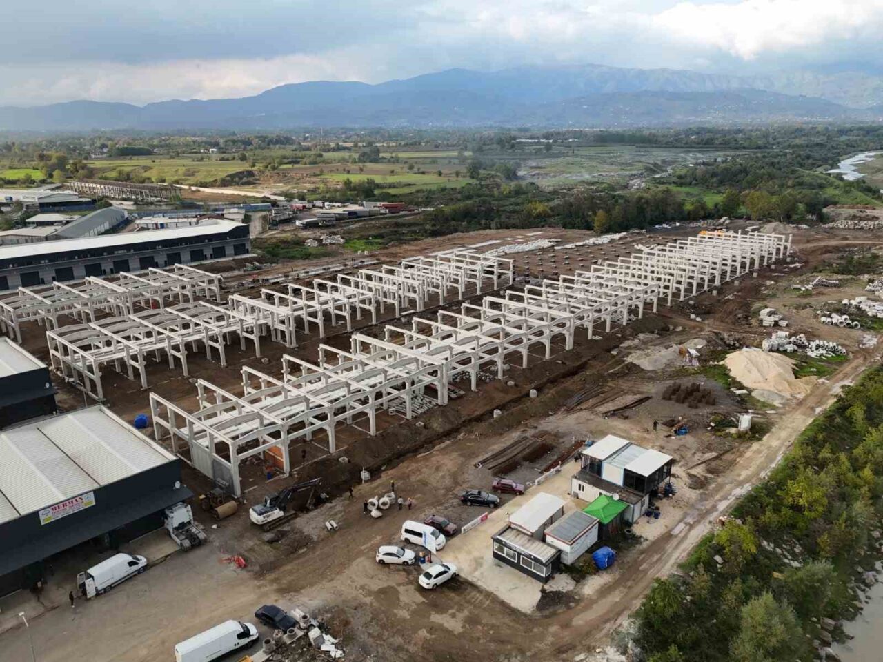 Düzce Belediyesi, Akınlar Mahallesi'nde inşa edilen Beltaş Sanayi Sitesi'nin 2.
