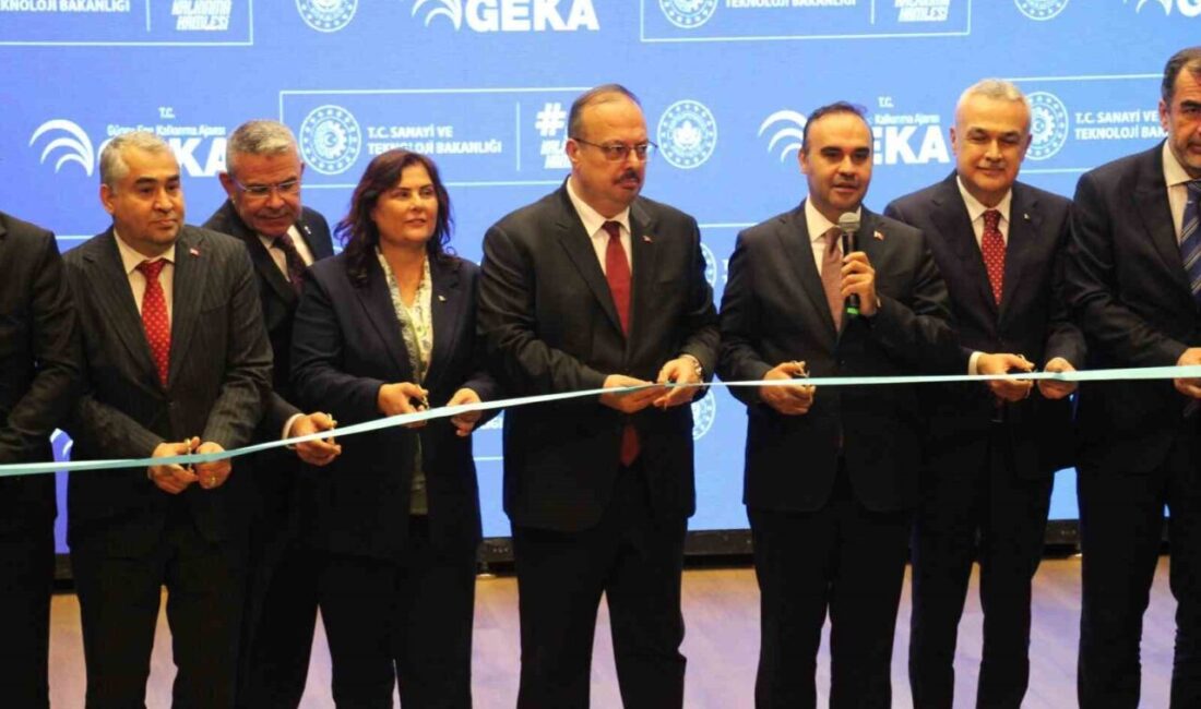 Sanayi ve Teknoloji Bakanı Mehmet Fatih Kacır, Aydın'da gerçekleştirilen GEKA