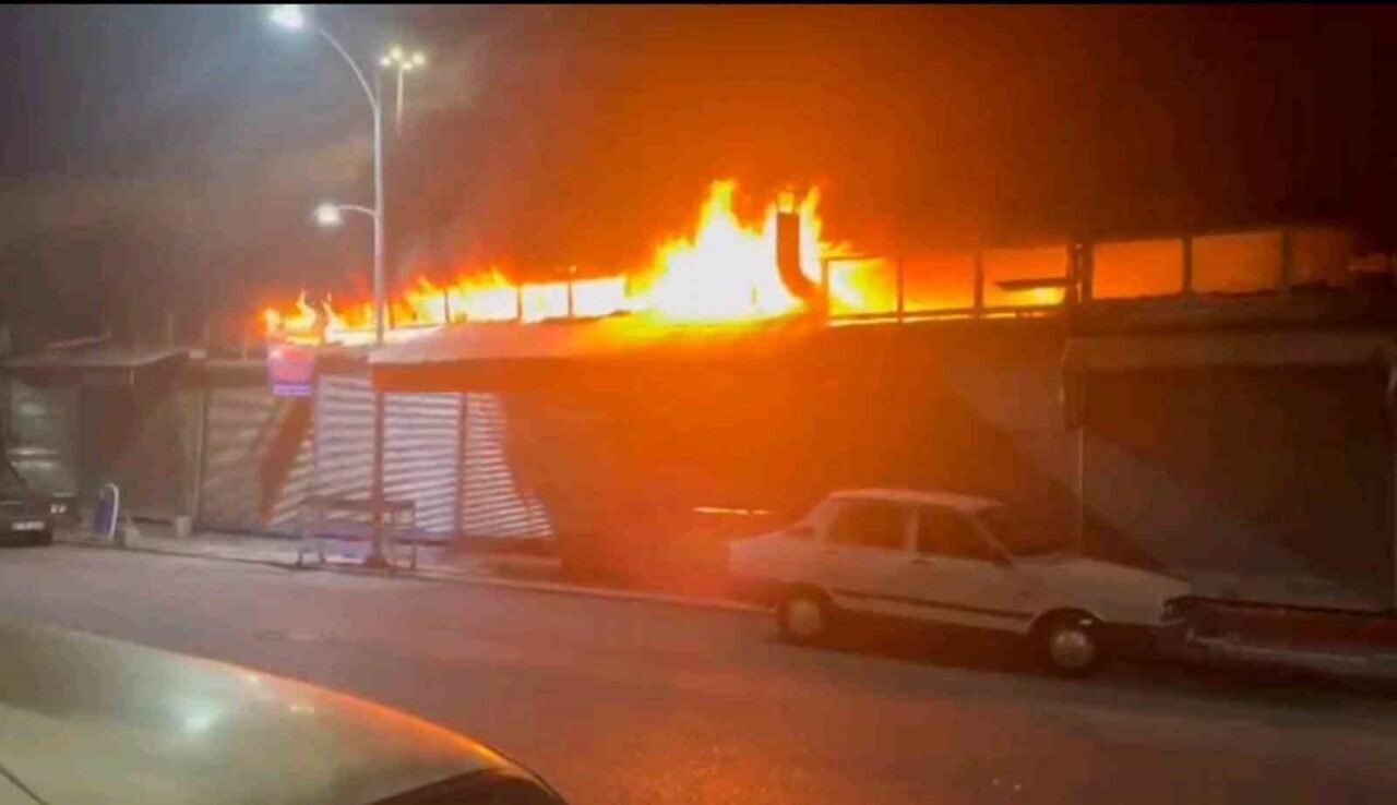 Şanlıurfa'nın Birecik ilçesindeki bir lokantada, elektrik kontağından kaynaklandığı düşünülen bir