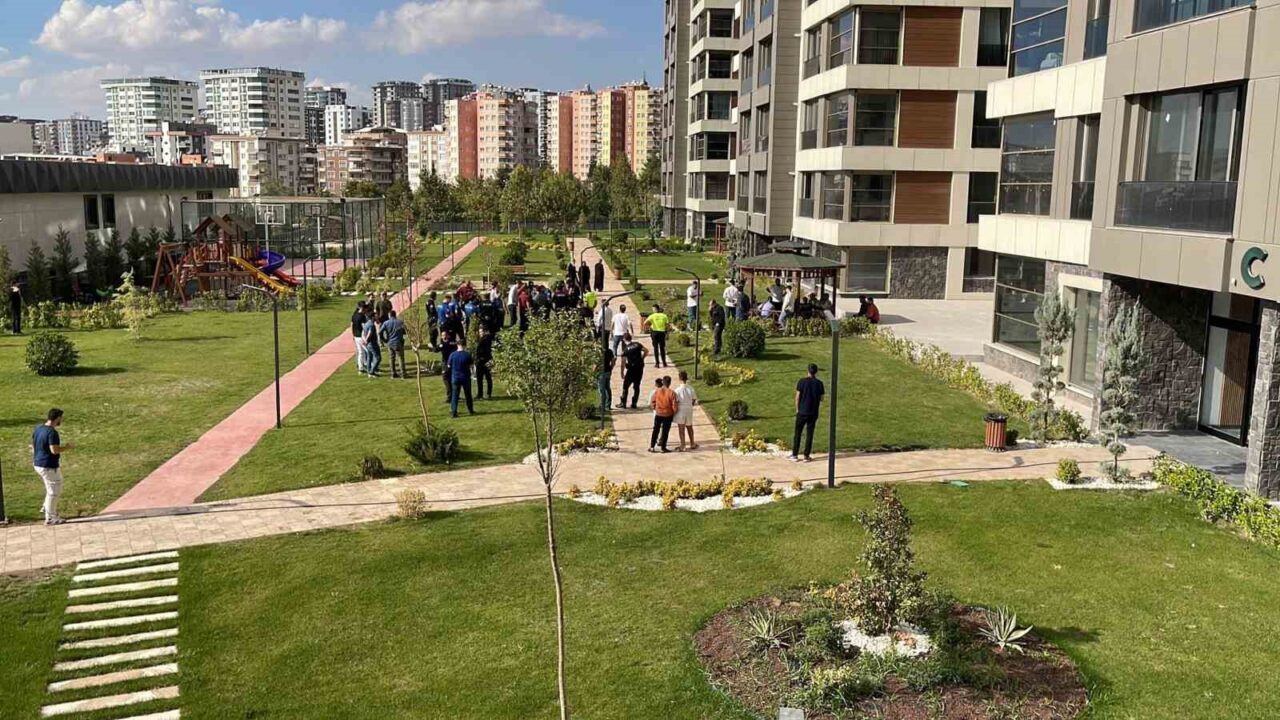 Şanlıurfa'nın Doğukent Mahallesi'nde alacak-verecek meselesi yüzünden iki grup arasında çıkan