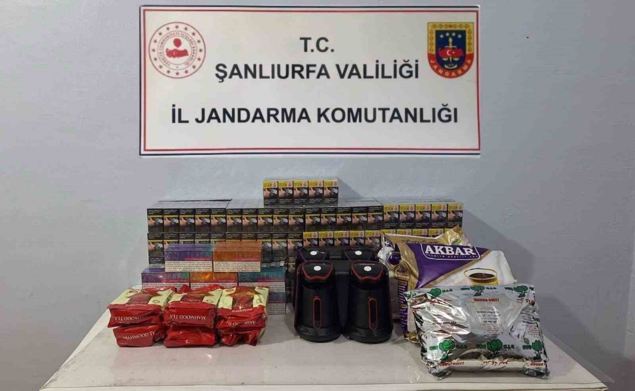 Şanlıurfa'nın Viranşehir ilçesinde jandarma, gümrük kaçağı malzemelere yönelik düzenlediği operasyonda