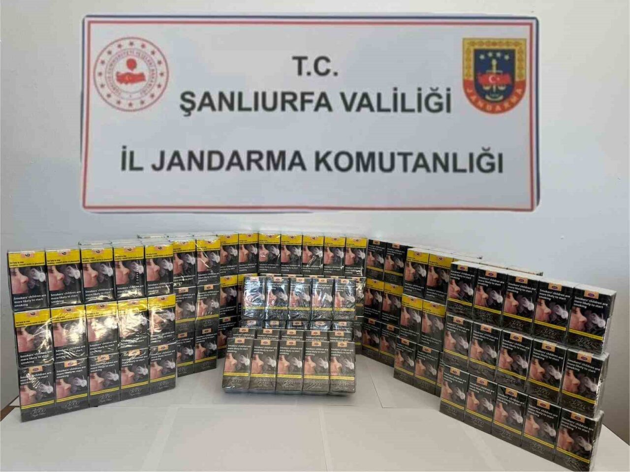 Şanlıurfa'da jandarma, tütün ve alkol kaçakçılarına karşı operasyon gerçekleştirdi. Yapılan