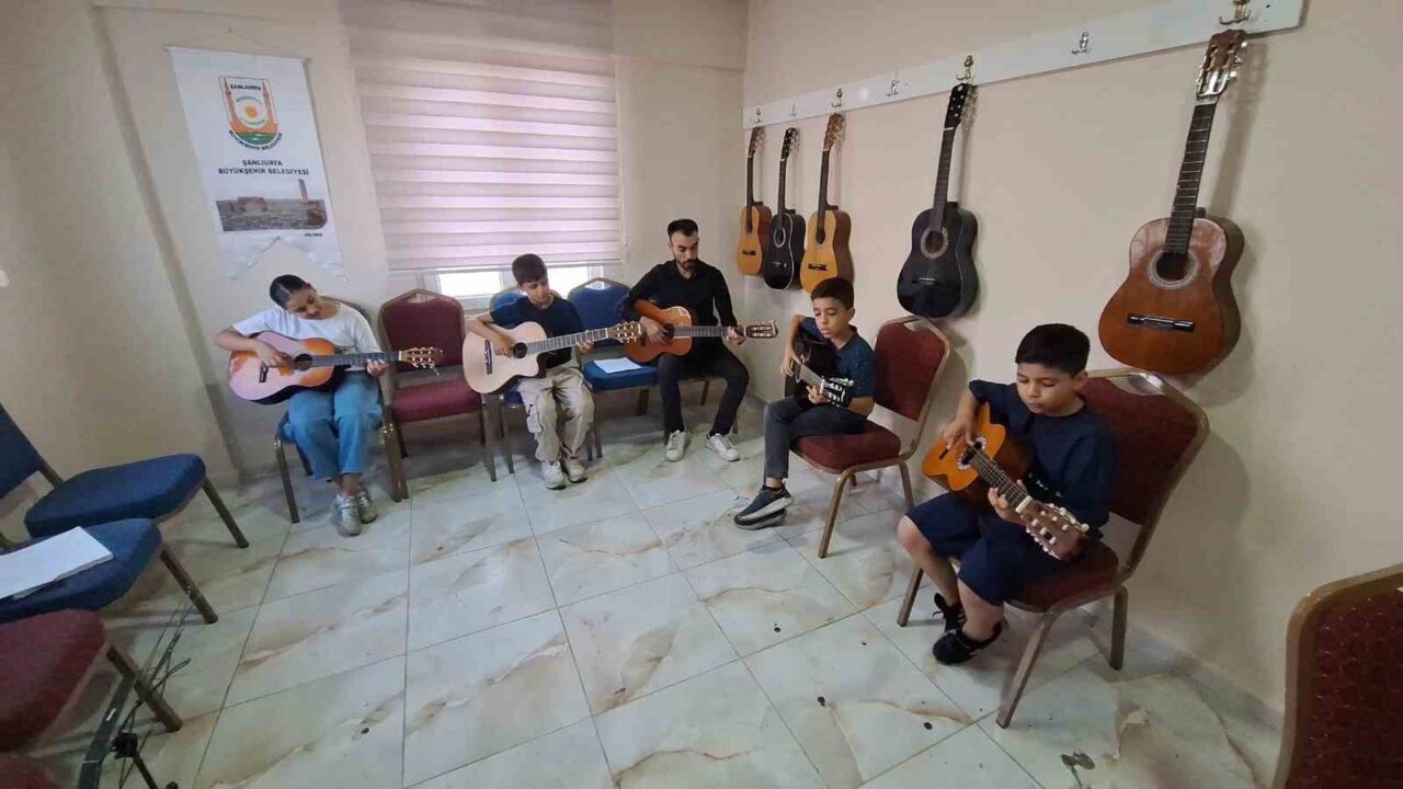 Şanlıurfa Büyükşehir Belediyesi, yeni eğitim yılıyla birlikte gençlik merkezlerinde kurslar