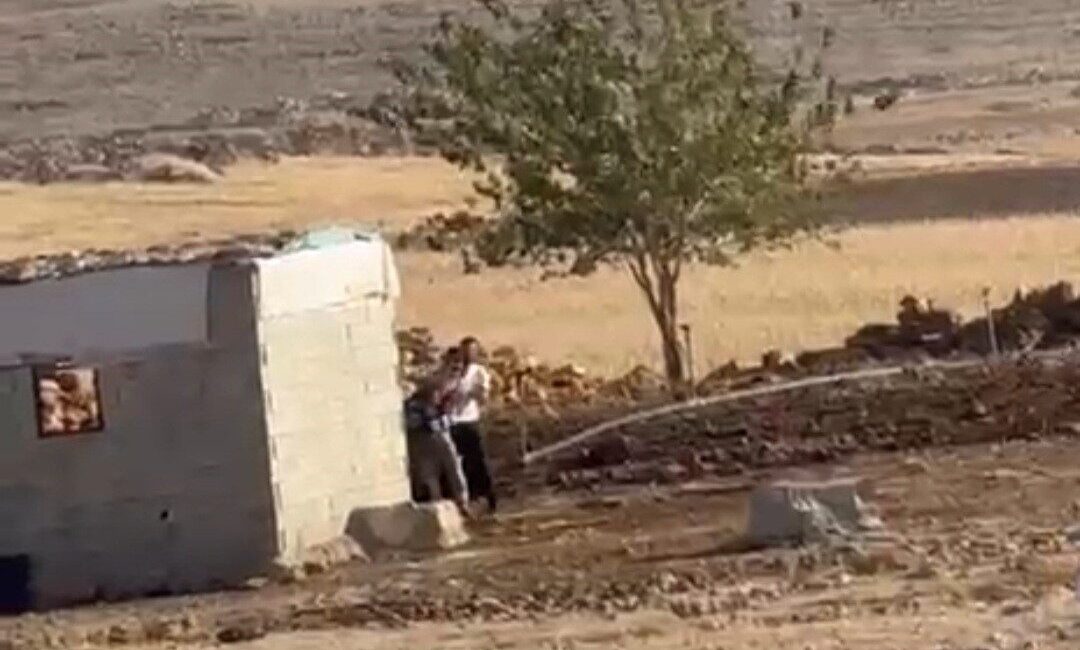 Şanlıurfa'nın Siverek ilçesinde husumetli iki aile arasında çıkan tartışma, silahlı