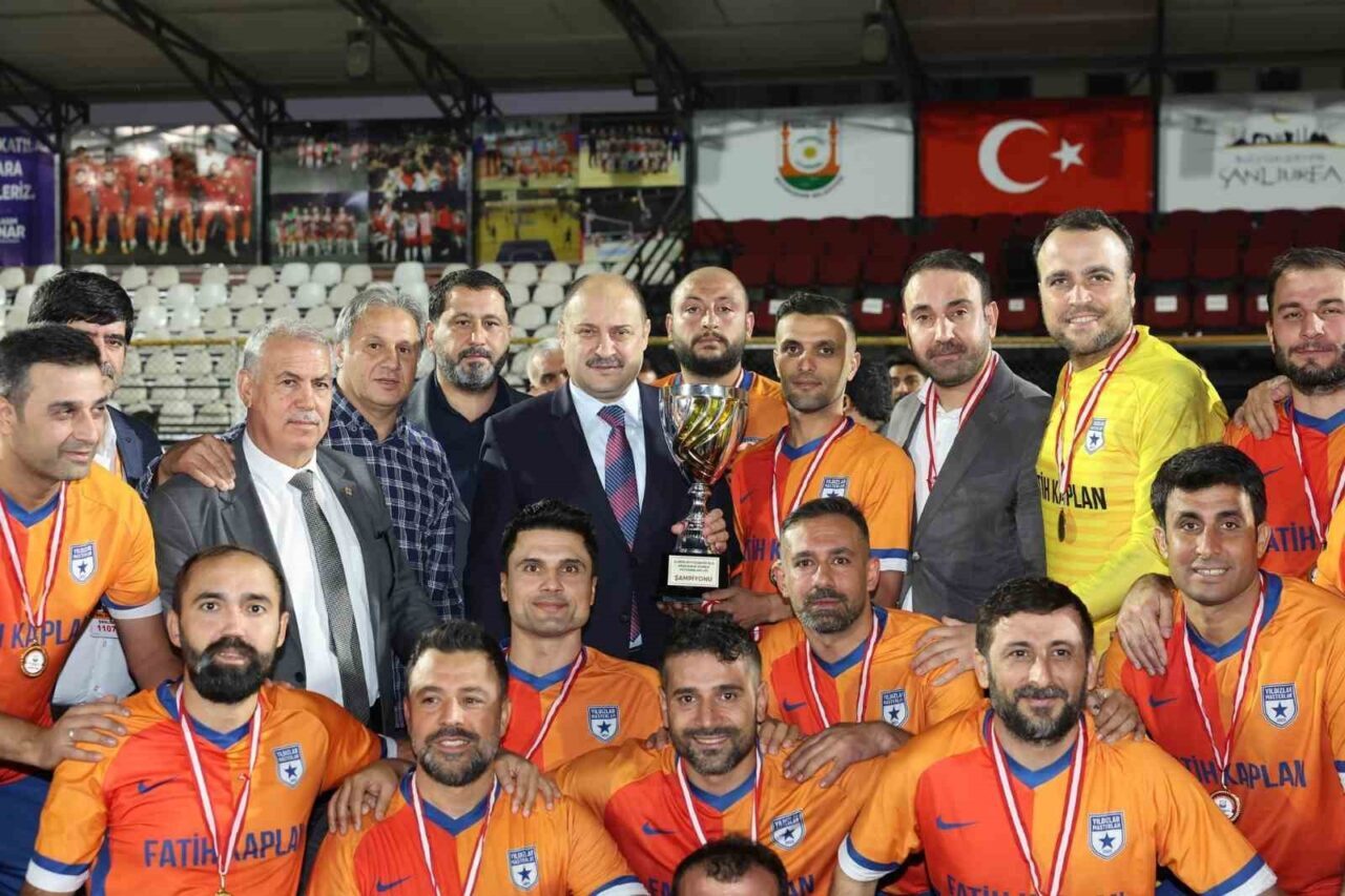 Şanlıurfa Büyükşehir Belediyesi tarafından düzenlenen Masterler Başkanlık Turnuvası finalinde Yıldızlar