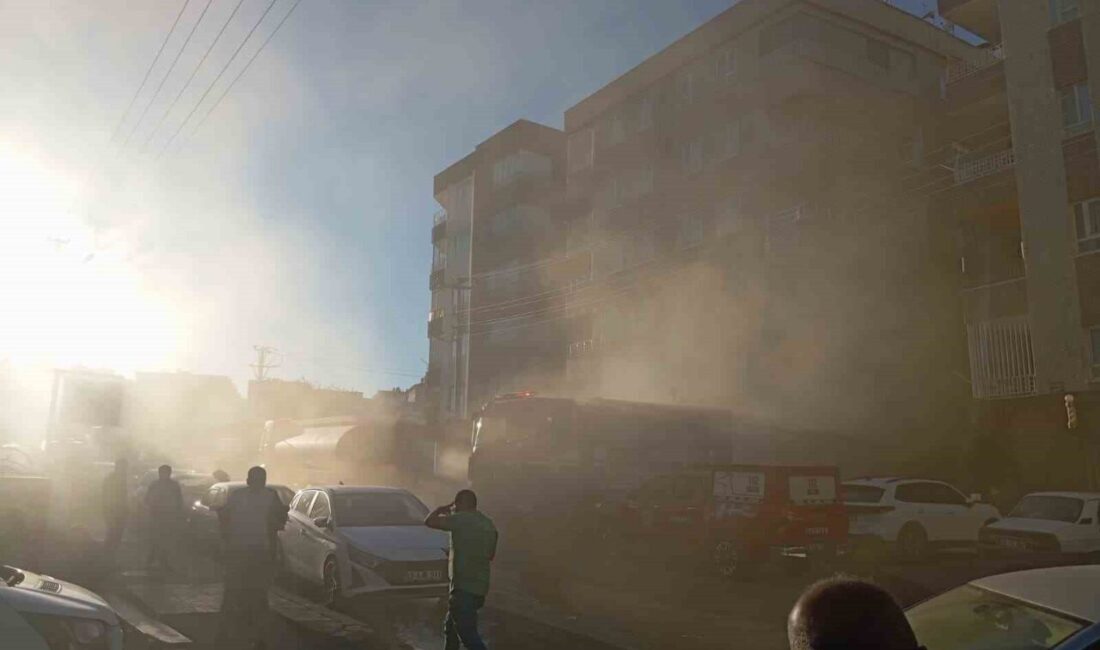 Şanlıurfa'nın Haliliye ilçesindeki bir medikal malzeme deposunda çıkan yangın, itfaiye