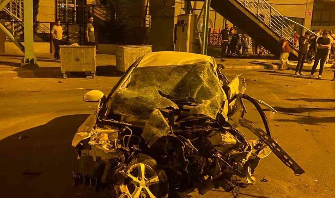 Şanlıurfa'nın Haliliye ilçesinde Şiyar Yıldız'ın kullandığı otomobil, gece saatlerinde üst