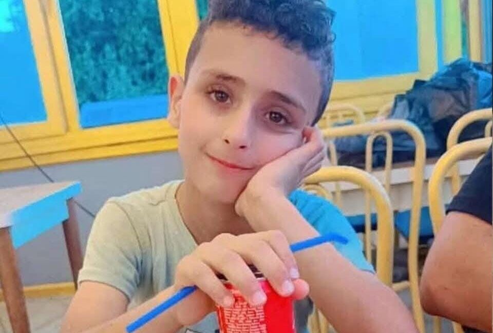 Şanlıurfa'nın Haliliye ilçesinde, 8 yaşındaki Mehmet Yıldız, karşıdan karşıya geçerken
