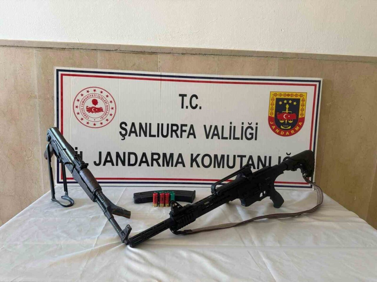 Şanlıurfa'da jandarma ekipleri, Siverek ve Viranşehir ilçelerinde gerçekleştirdiği operasyonlarda 3