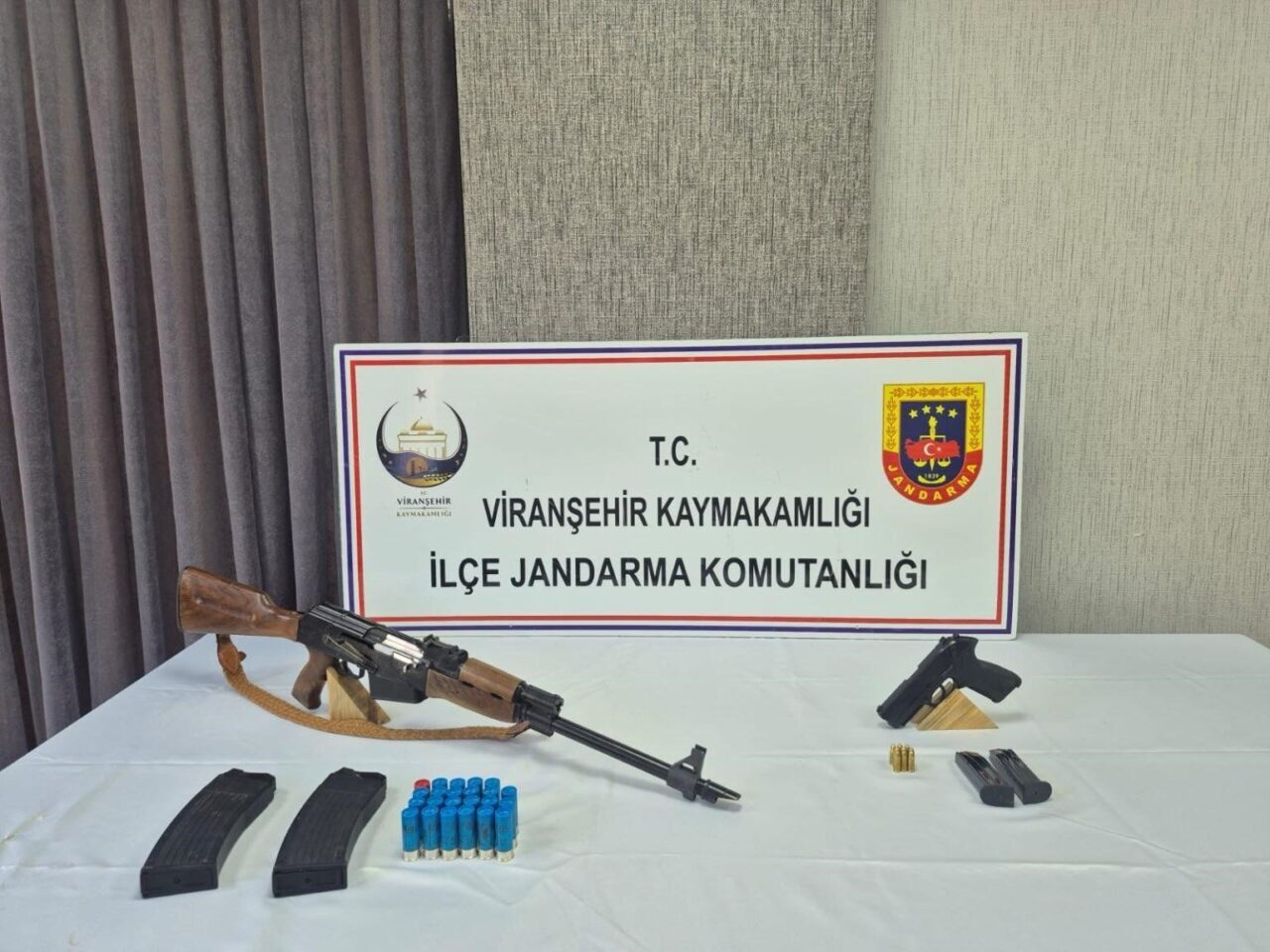 Şanlıurfa'da düzenlenen ruhsatsız silah operasyonunda jandarma, Haliliye, Bozova, Birecik ve