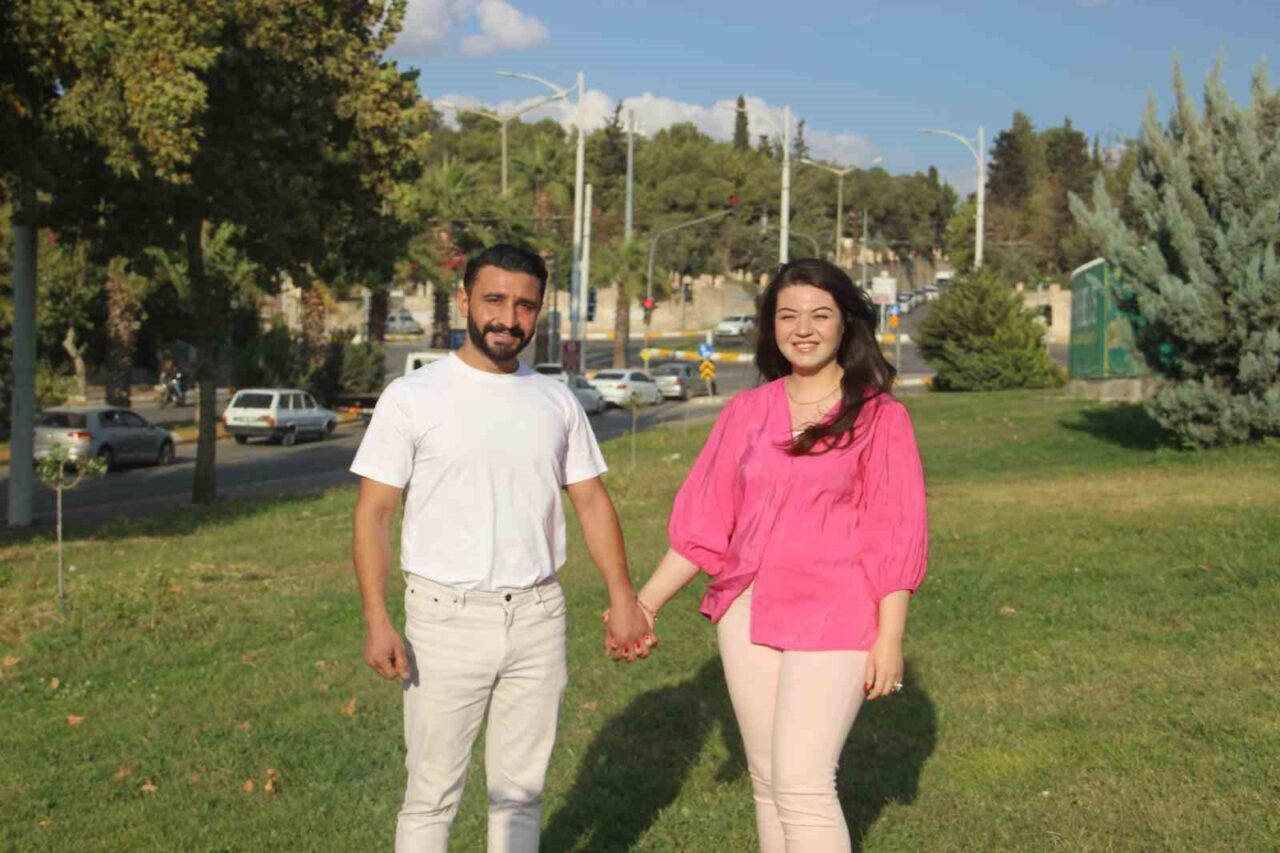 Şanlıurfa'da Melisa Çelik ve Ömer Kirişçioğlu çifti, gelenekleri yaşatarak at