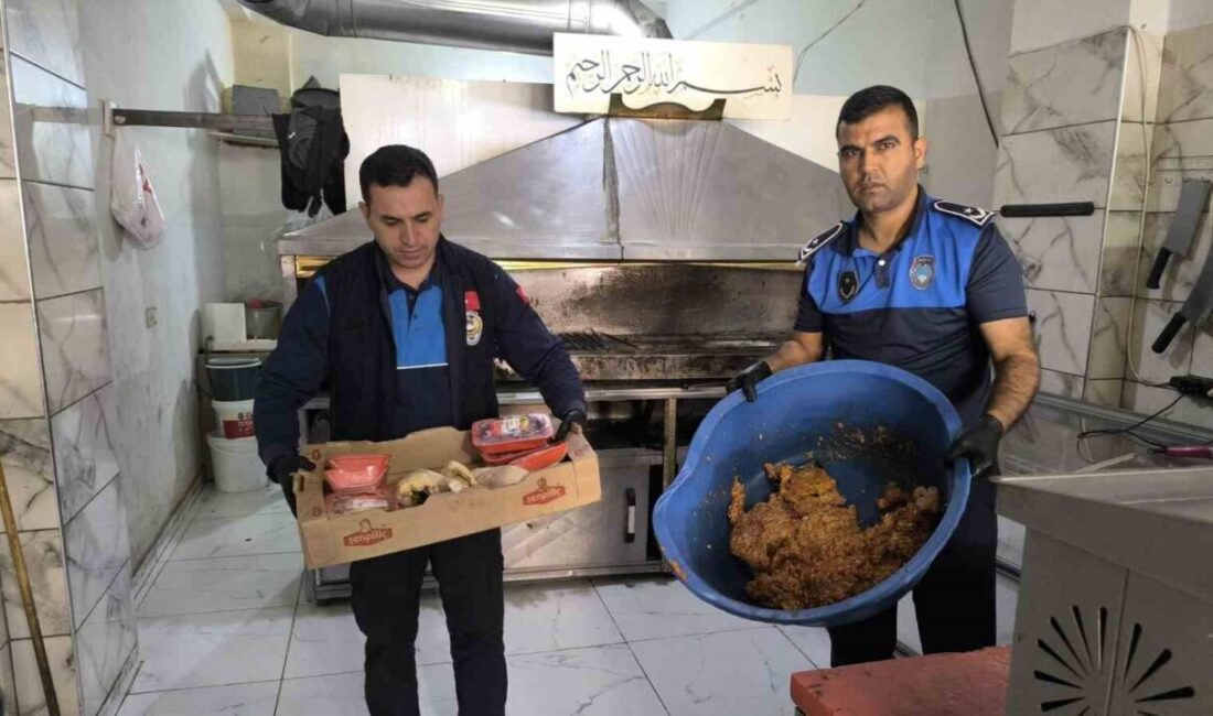 Eyyübiye’de Zabıta Ekipleri, Son Tüketim Tarihi Geçen 183 Kilogram Tavuk Etine El Koydu Eyyübiye Belediyesi Zabıta Müdürlüğü, bir lokantada yaptığı denetimlerde son kullanma