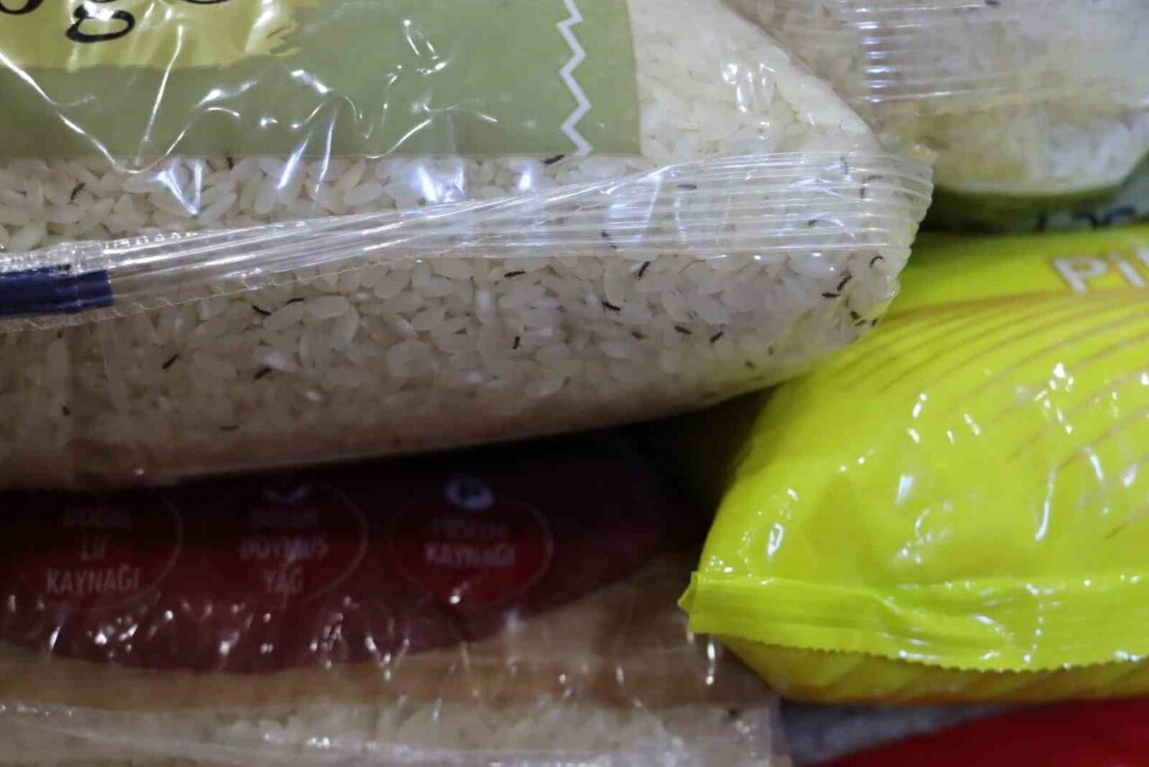 Şanlıurfa’da Zabıta Ekipleri, Market Denetimlerinde Sağlığa Zararlı Yüzlerce Ürün Ele Geçirdi