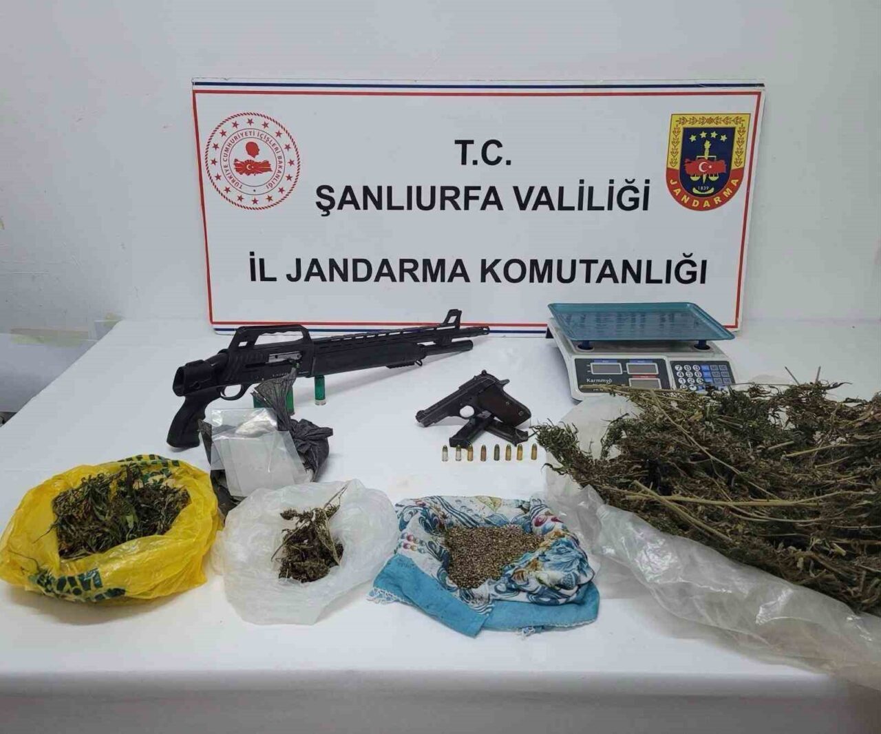 Şanlıurfa'da jandarma, Suruç ilçesinde bir adrese düzenlediği operasyonda 670 gram