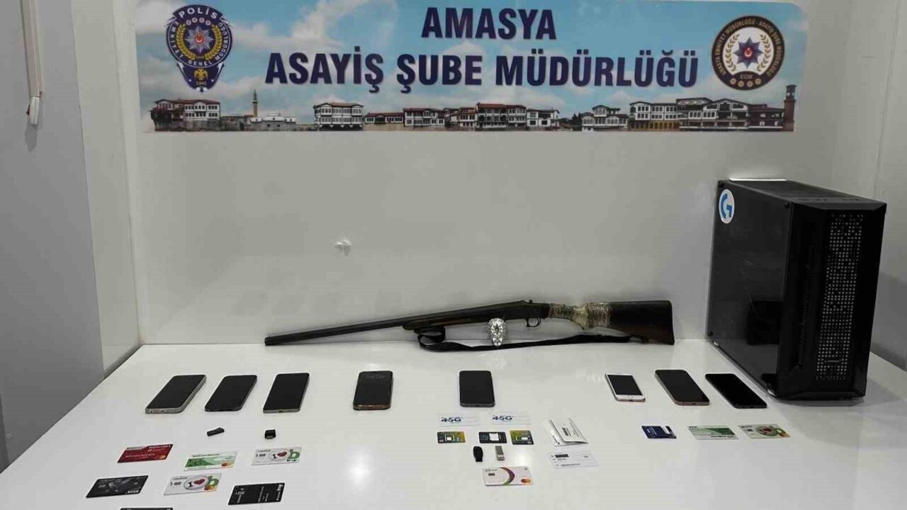 Amasya'da, sosyal medya üzerinden 11 kişiyle arkadaşlık kurarak tehdit ve