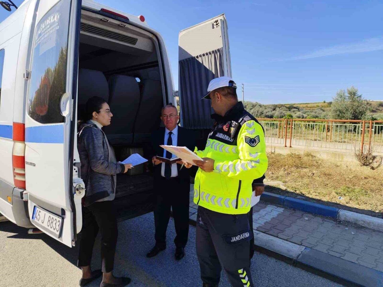 Manisa'nın Sarıgöl ilçesinde, öğrenci güvenliği için okul servislerine yönelik kapsamlı