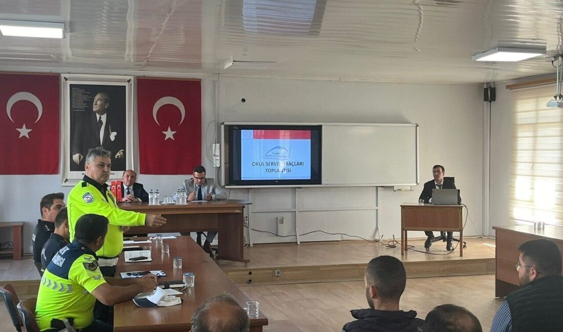 Manisa'nın Sarıgöl ilçesinde, öğrenci güvenliğini artırmak amacıyla özel taşıma servis