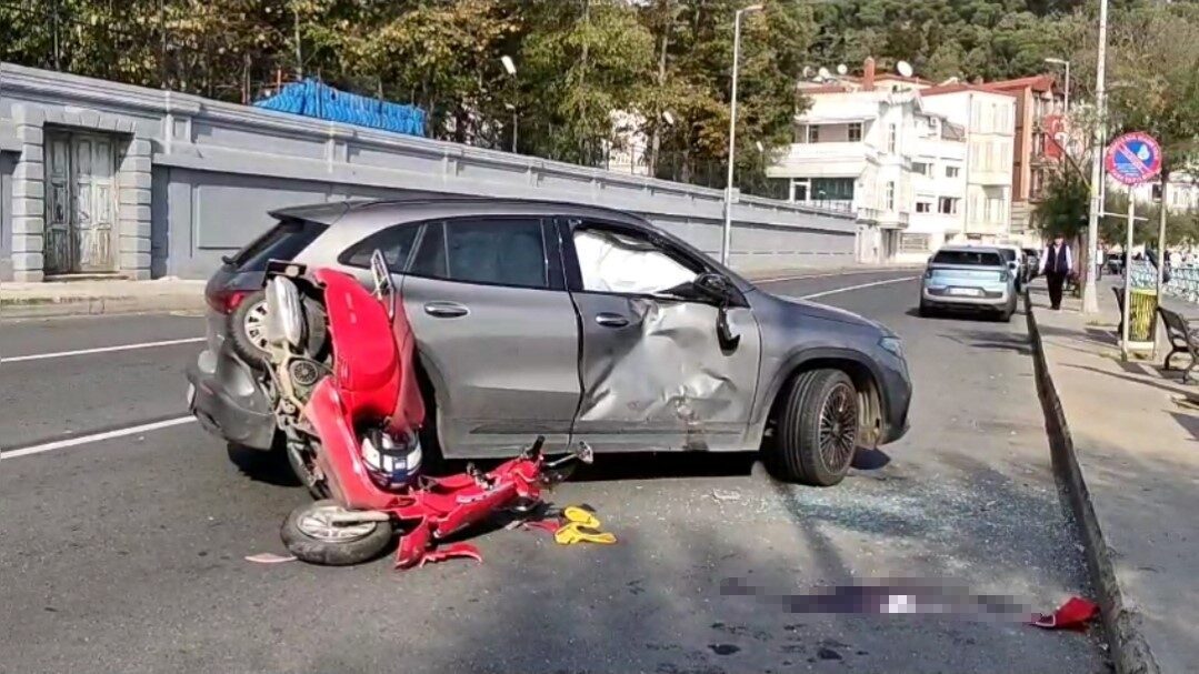 Sarıyer Merkez Mahallesi'nde U dönüşü yapan otomobil ile motosiklet çarpıştı.