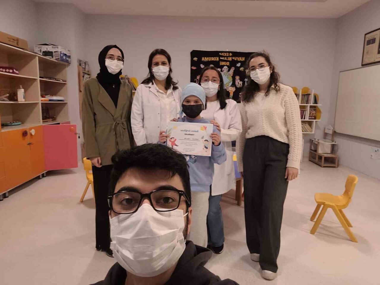 Sakarya Üniversitesinin "Hastane Okulu Projesi" üçüncü yılında, onkoloji tedavisi gören