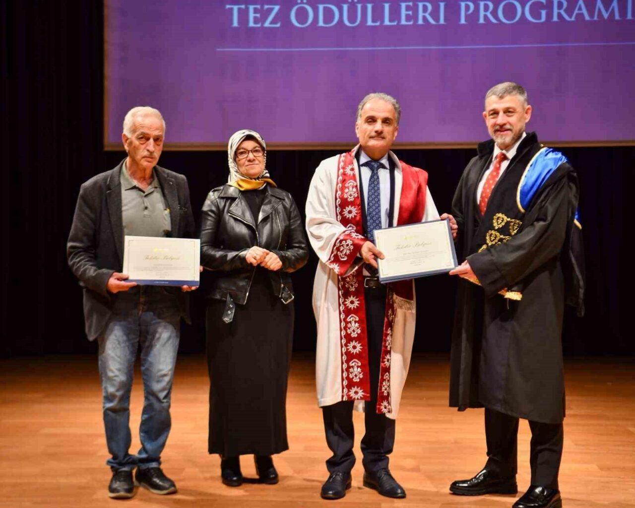 Sakarya Üniversitesi, 2023-2025 yılları mezunları için "Lisansüstü Mezuniyet ve Tez