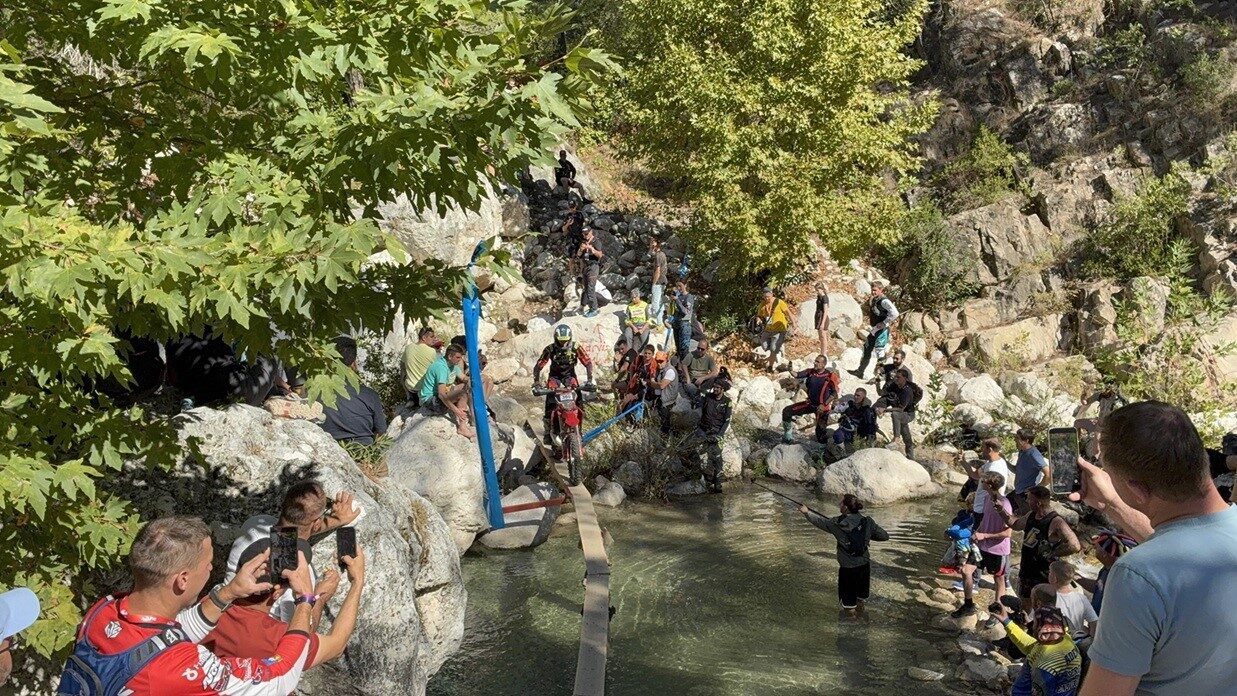 Sea To Sky Enduro Motosiklet Yarışı'nın ikinci gününde orman etabı