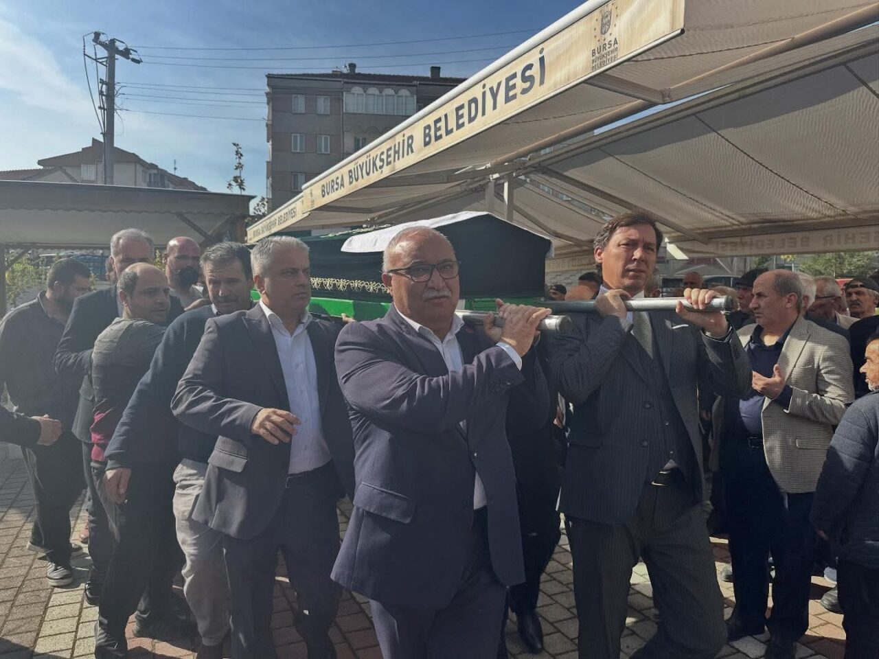 İnegöl'de, şehit babası Hasan Çakır (59), kalp krizi geçirerek yaşamını