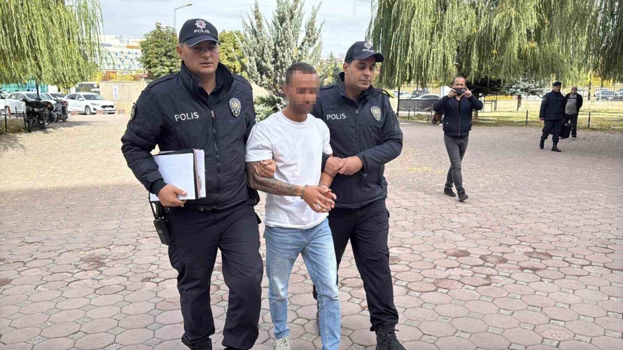 Sivas'ta şehit babası Kaya Turan Kıraç'a ücretsiz bindiği otobüste "dilenci"