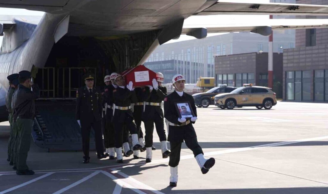 Şehit Piyade Er Eyüp Güner’in naaşı, Tokat’taki törenin ardından memleketi Gaziantep’e ulaştı ve son yolculuğuna hazırlanıyor. Tokat’ta eğitim sırasında rahatsızlanarak şehit düşen Piyade Er Eyüp Güner’in