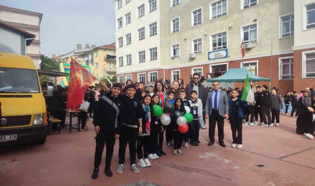 Mamak’ta Şehitlik Ortaokulu’nda “Bir Okul, Bin Umut” Temasıyla Yardım Etkinliği Düzenlendi Ankara'nın Mamak ilçesinde Şehitlik Ortaokulu'nda "Bir Okul, Bin Umut Gazze"