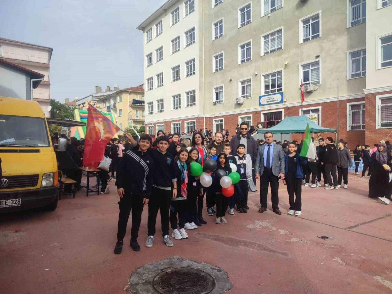 Ankara'nın Mamak ilçesinde Şehitlik Ortaokulu'nda "Bir Okul, Bin Umut Gazze"