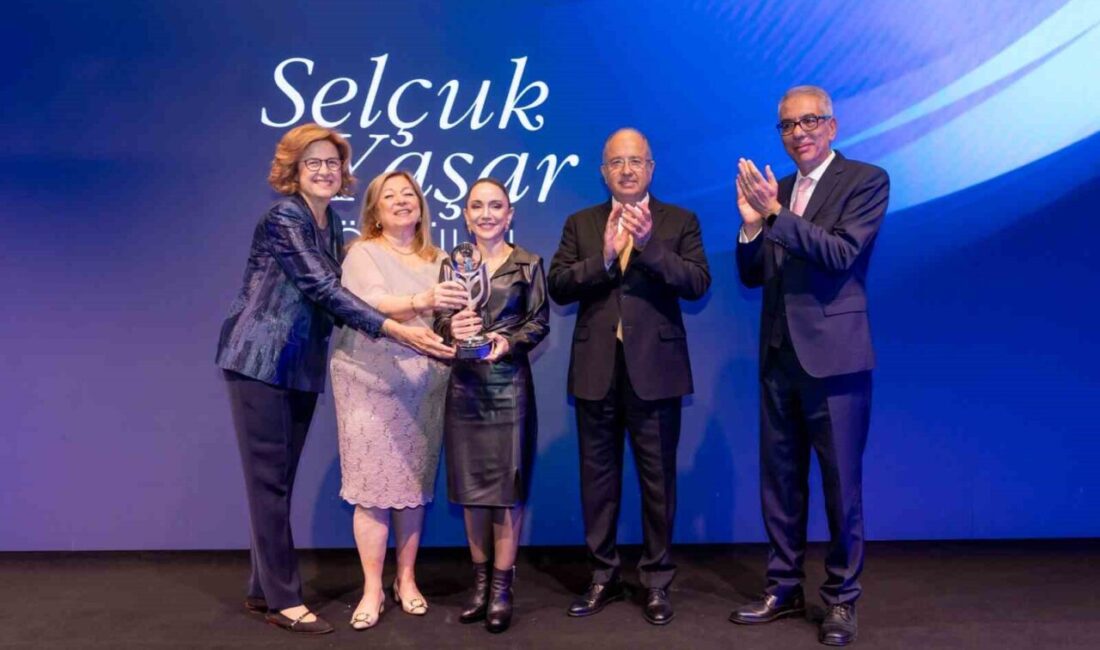 Selçuk Yaşar Ödülü, Elif Uysal’a Verildi: Türkiye’nin Parlak Bilim İnsanı Şimdi Geleceği Şekillendiriyor Yaşar Üniversitesi ve Selçuk Yaşar Spor ve Eğitim Vakfı tarafından