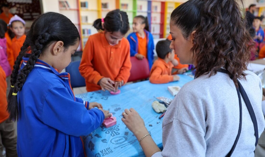 Selçuklu Belediyesi’nden Sızma Mahallesi’nde Sanatsal Atölye Etkinlikleri Konya Selçuklu İlçe Belediyesi, "SETAP Mahallemde Sanat Ellerimde" projesiyle Sızma