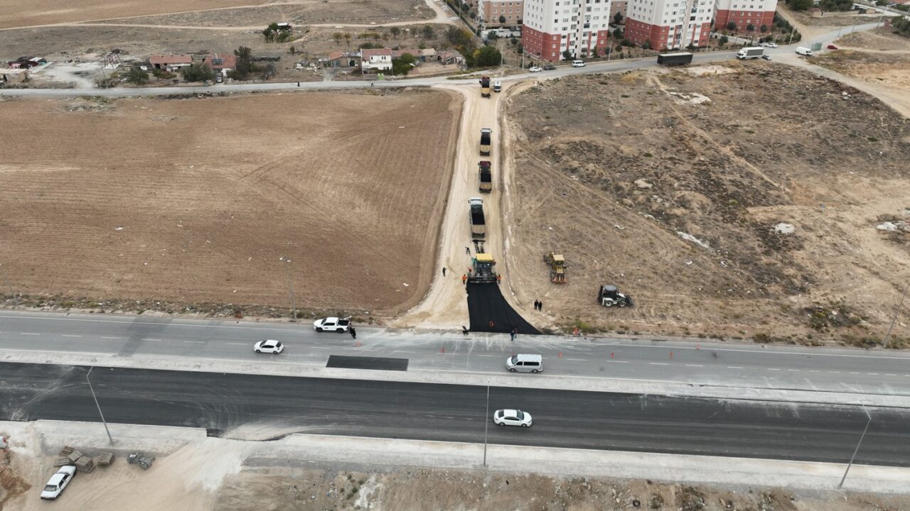 Konya Selçuklu Belediyesi, Fahruddin Razi Caddesi'nde önemli bir sıcak asfalt