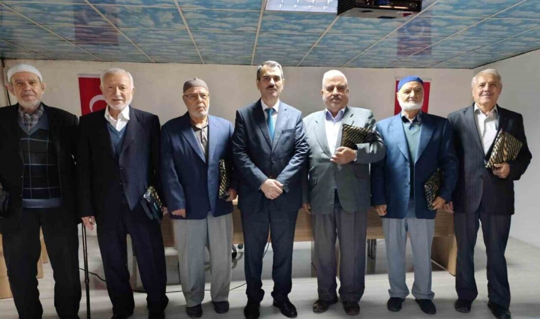 Manisa'nın Selendi ilçesinde, Camiler ve Din Görevlileri Haftası nedeniyle emekli