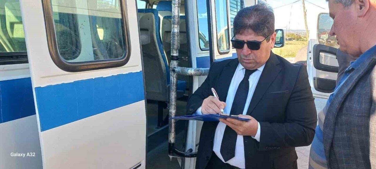 Manisa'nın Selendi ilçesinde, öğrenci taşıyan servis araçları sıkı denetime tabi