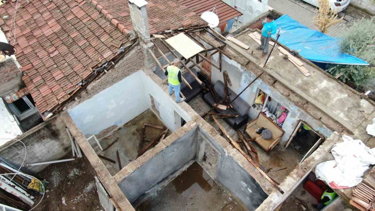 Aydın'ın Efeler ilçesinde, 62 yaşındaki Selma Sarıkaya ve ailesi, harabe