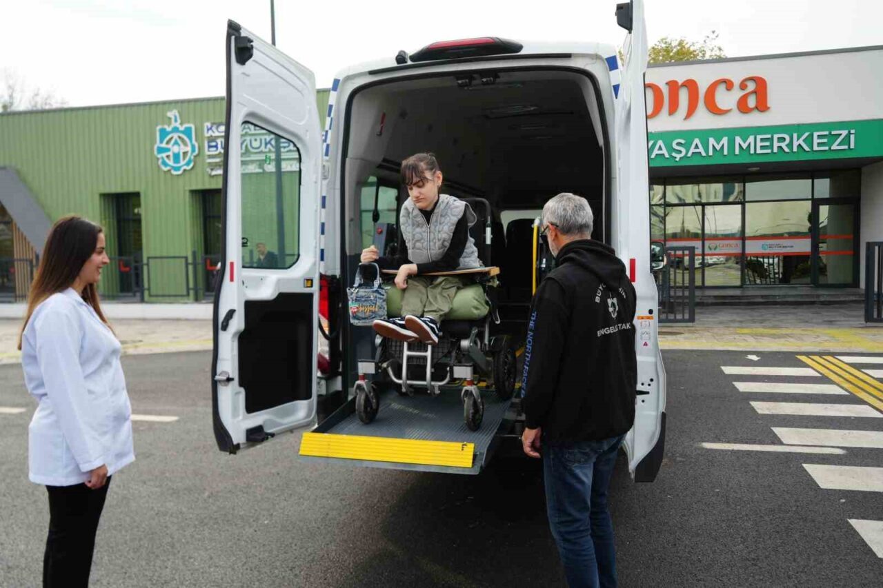 Kocaeli'de yaşayan 22 yaşındaki serebral palsi hastası Şevval Gerz, azmiyle