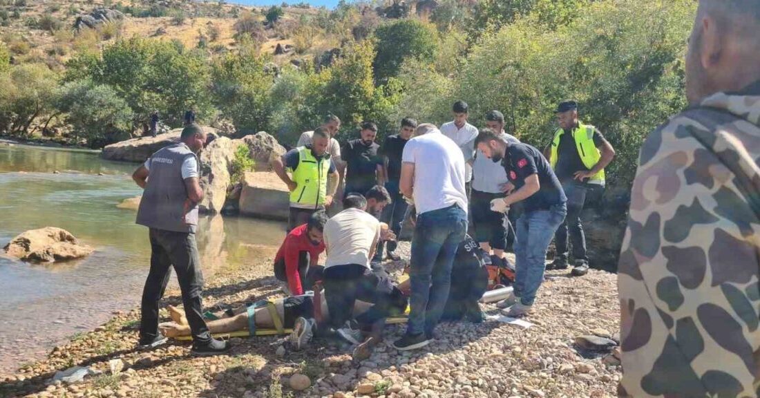 Siirt’in Eruh ilçesinde 17 yaşındaki Veysel Kaçar, arkadaşlarıyla girdiği Zarova