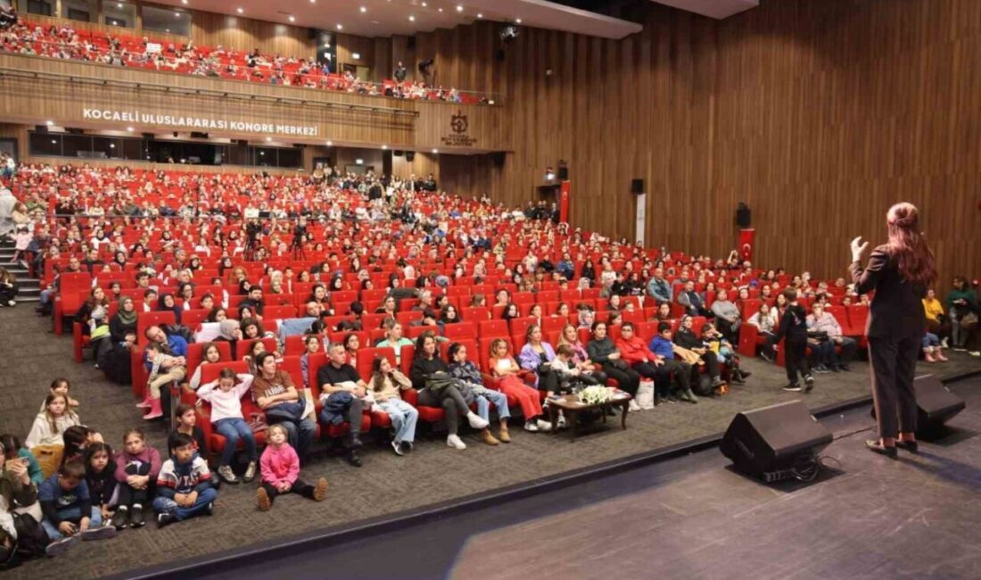 Kocaeli Kitap Fuarı'nda yoğun ilgi gören yazar Şermin Yaşar, Türkçenin