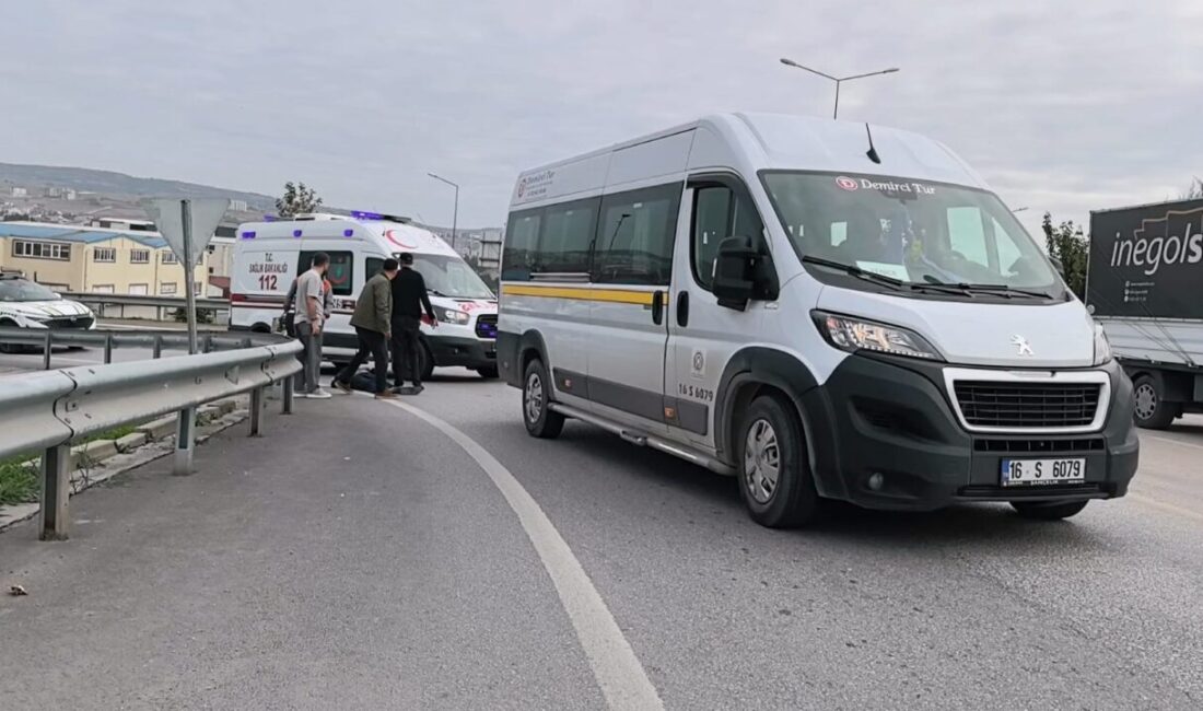 Bursa İnegöl'de dönüş yapan minibüs, yol kenarında yürüyen İsa G.