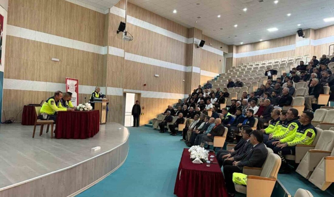 Afyonkarahisar'da jandarma ve emniyet ekipleri, 133 servis şoförüne trafik eğitimi