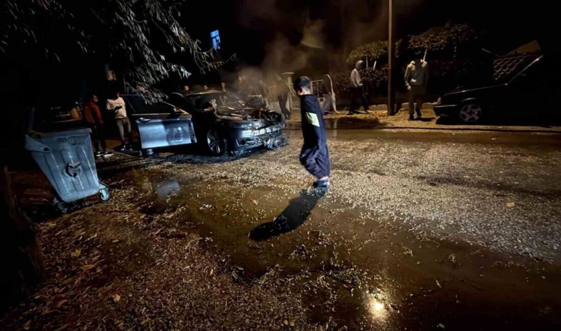 Karapınar’da Seyir Halindeki Araçta Çıkan Yangın, İtfaiye Ekipleri Tarafından Kontrol Altına Alındı Konya'nın Karapınar ilçesinde Ş.A. yönetimindeki otomobil, duman çıkarmaya başlayınca yol
