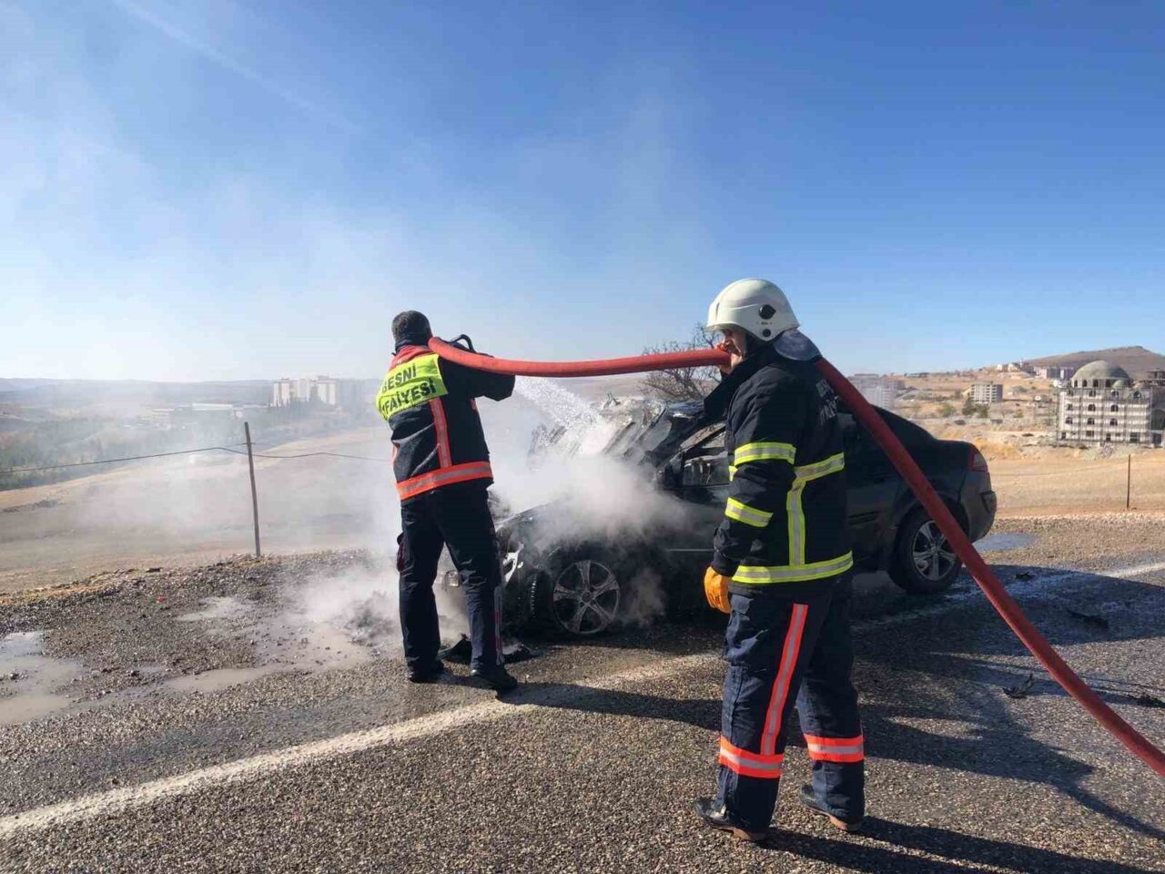Adıyaman'ın Besni ilçesinde Ali Öztürk yönetimindeki bir otomobil, Hastane Kavşağı