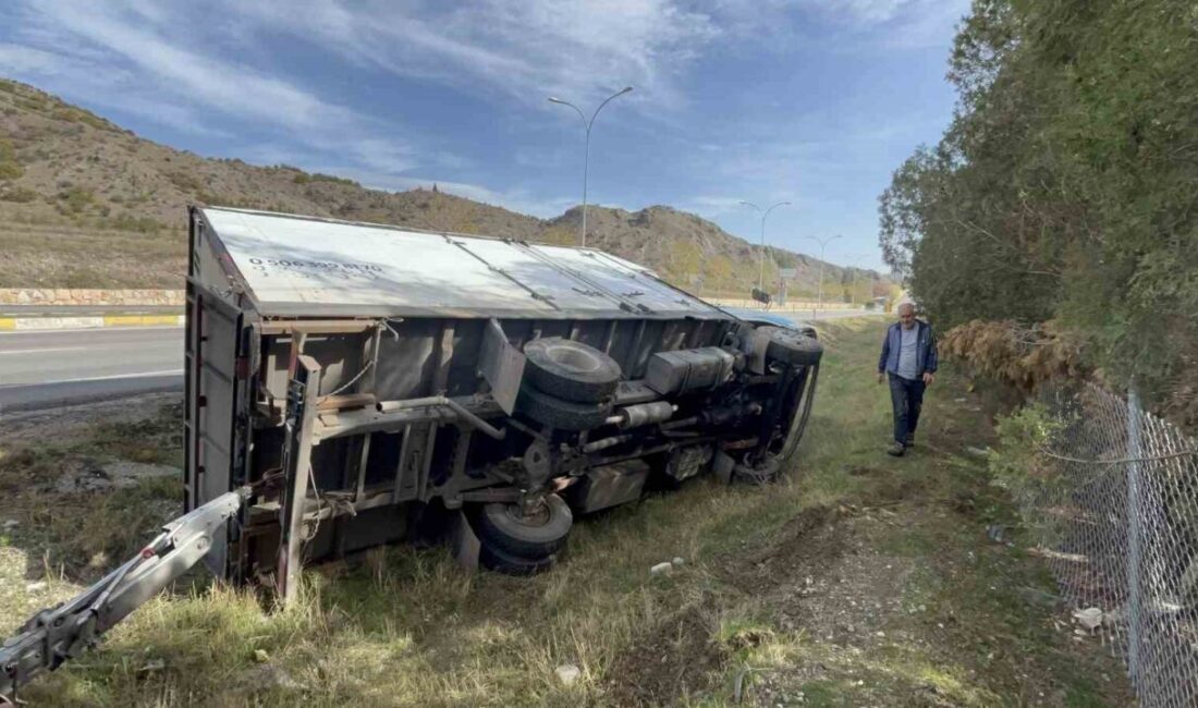 Eskişehir’de Kontak Anahtarının Düşmesi Sonucu Yan Yatan Kamyonet Sürücüsü Emniyet Kemeri Sayesinde Kurtuldu Eskişehir'in Odunpazarı ilçesinde H.K. yönetimindeki kamyonet, kontak anahtarının yerinden çıkmasıyla