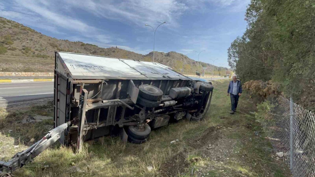 Eskişehir'in Odunpazarı ilçesinde H.K. yönetimindeki kamyonet, kontak anahtarının yerinden çıkmasıyla