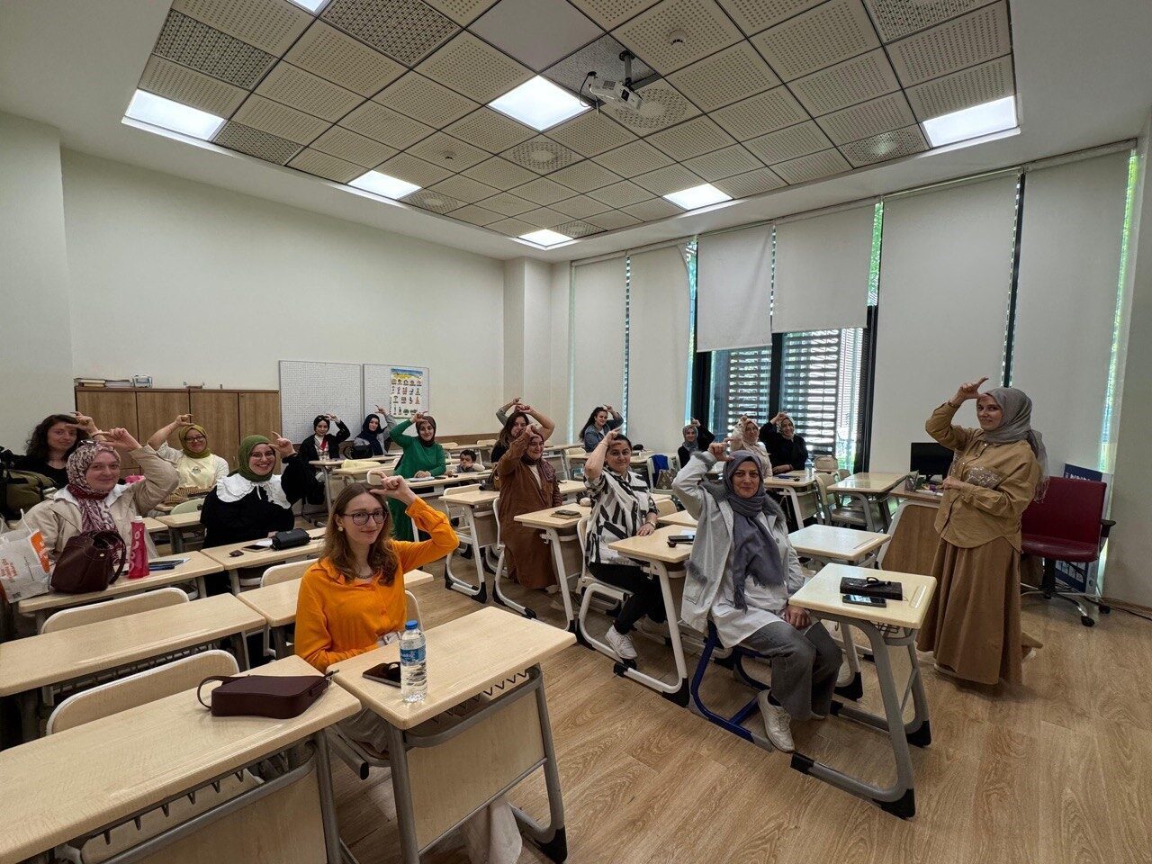 Sakarya Büyükşehir Belediyesi, İşitme Engellilerle İletişimi Güçlendirmek İçin Türk İşaret Dili Kursu Düzenliyor