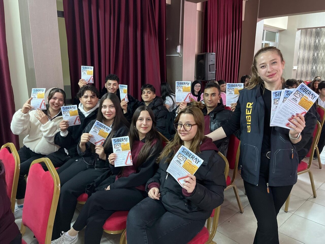 Kütahya İl Emniyet Müdürlüğü, siber suçların önlenmesi için eğitim faaliyetlerine