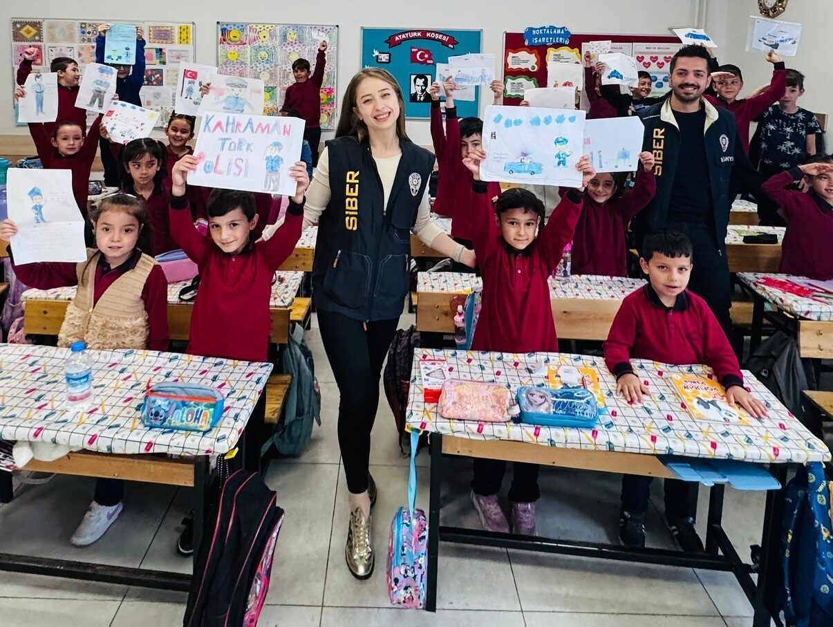 Kütahya İl Emniyet Müdürlüğü, siber suçları önlemek amacıyla Ümran Aygen
