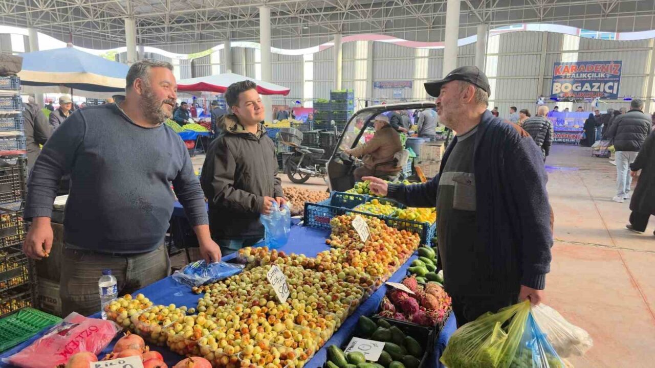 Kütahya'da pazar tezgahlarında rağbet gören hünnap, şeker hastalığı ve karaciğer